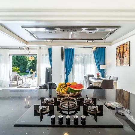 Contemporary Luxury In Yalikavak Center Villa Bodrum