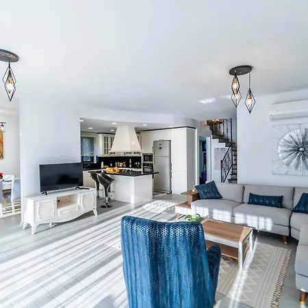 Contemporary Luxury In Yalikavak Center Villa Bodrum