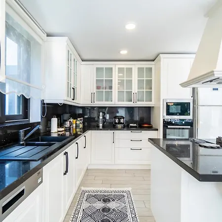 Villa Contemporary Luxury In Yalikavak Center