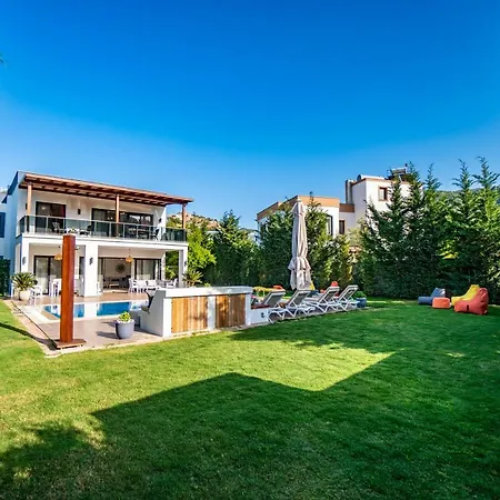 Contemporary Luxury In Yalikavak Center Вилла *